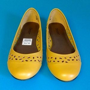 Dexter mustard color flats 5.5